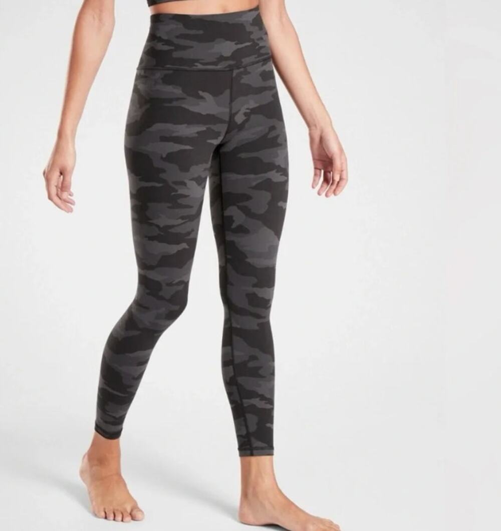 Athleta Elation 7/8 Tight Black Grey Camo Size S High Rise Yoga